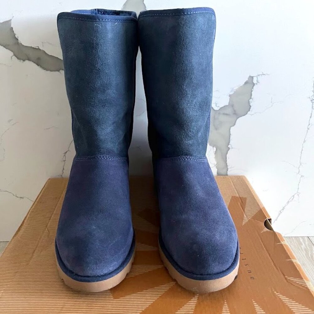 UGG AUSTRALIA Amie Slim Waterproof Genuine Shearling Short Boot Size 7 / EU 37.5